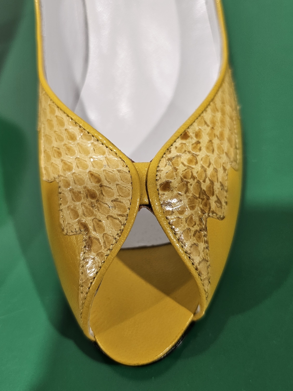 Andrew Geller Yellow Snakeskin Peep Toe Heels Size 10 AA Narrow Italian Leather - Picture 7 of 8